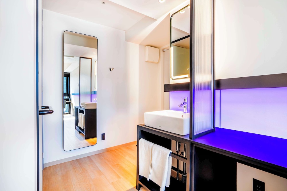 YOTEL Tokyo Ginza, Select by Hilton 50/50