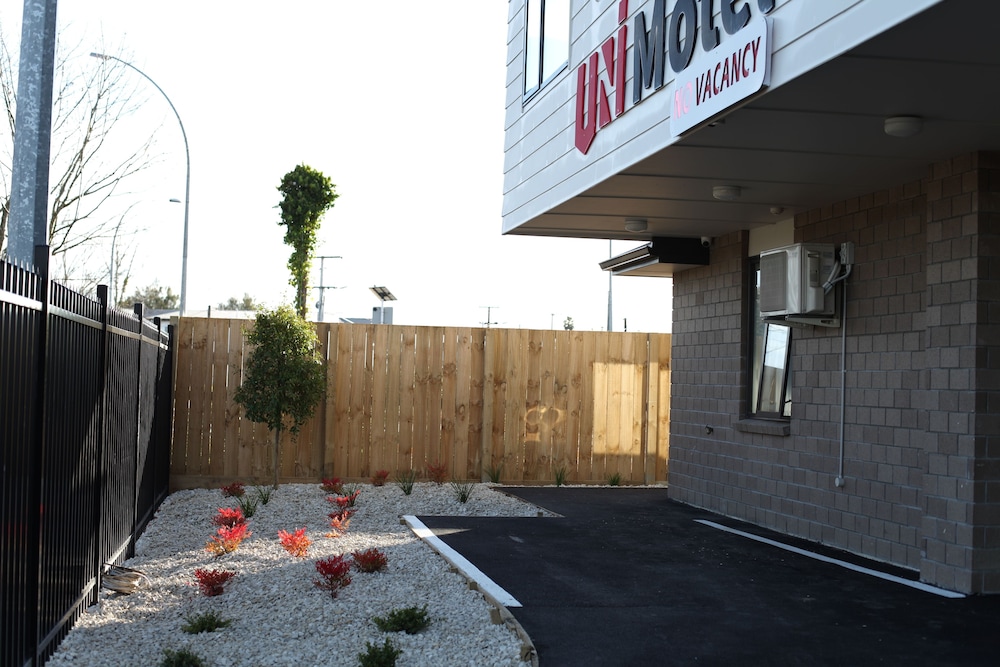 Uni Motel 44/45