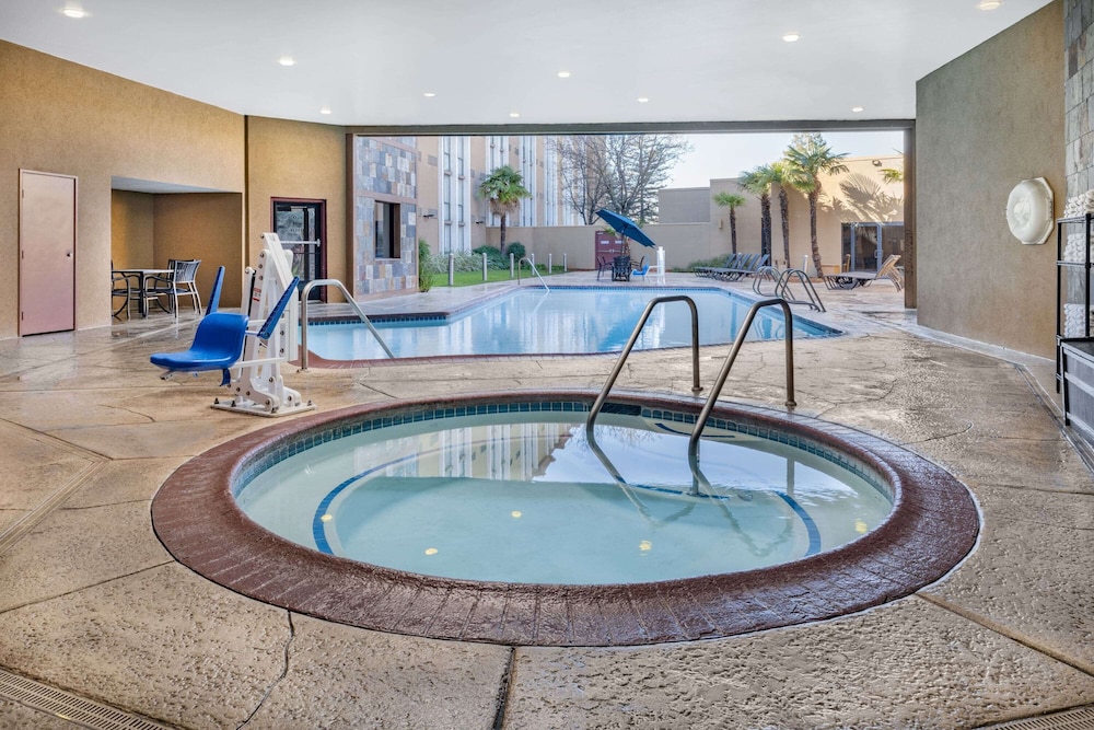 swimming pool spa