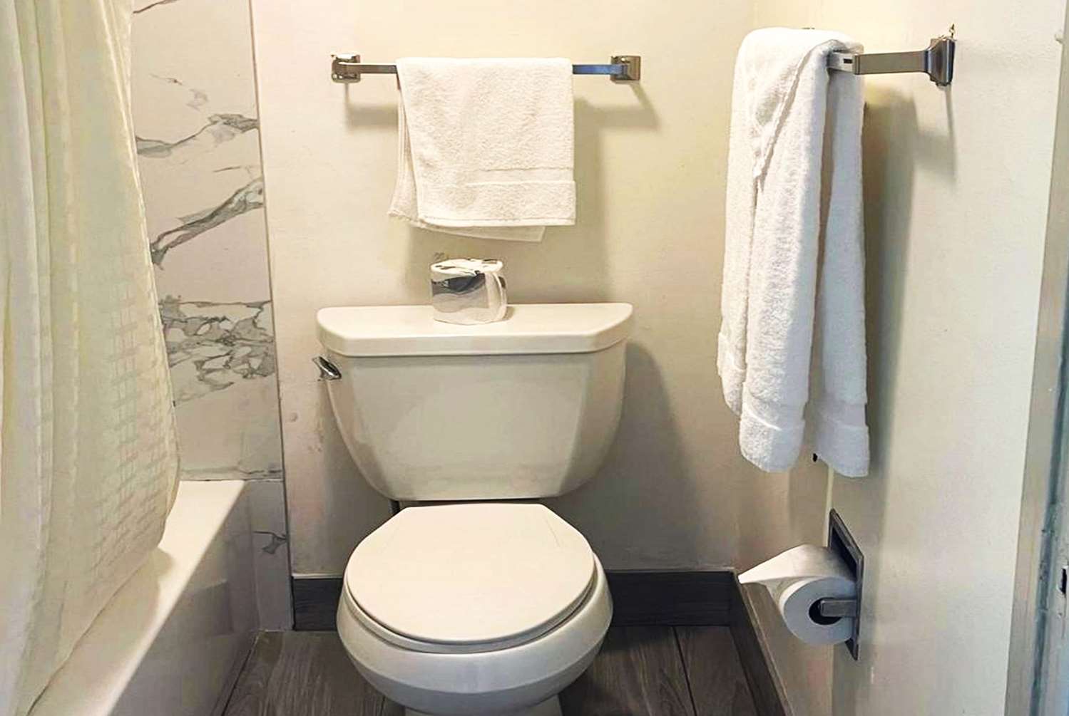 Travelodge by Wyndham San Francisco Airport North 9/12
