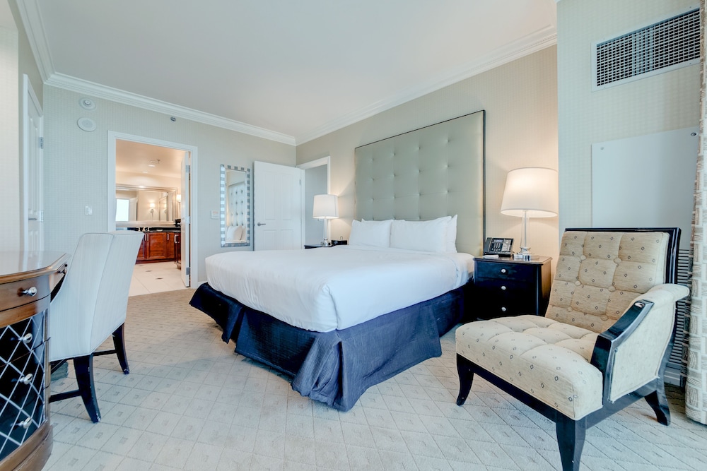 Stripviewsuites At Signature 23/73