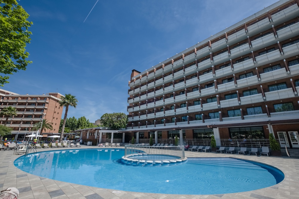 California Gardens Hotel 2/50