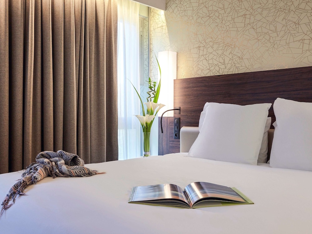 Mercure Paris Arc de Triomphe Etoile 15/72