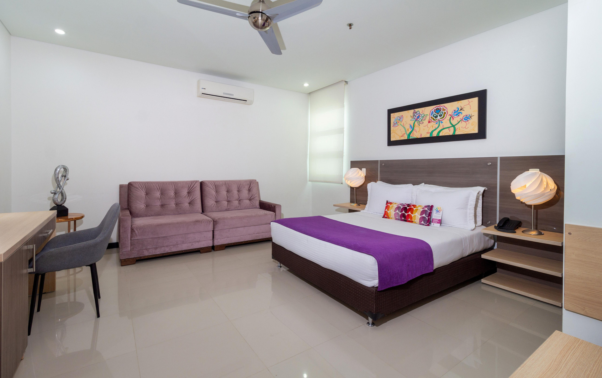 Junior Suite, Street View