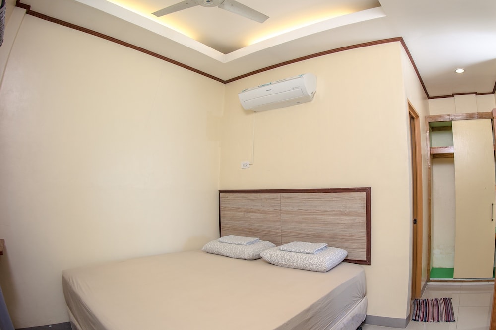 Seafari Resort Oslob 12/77