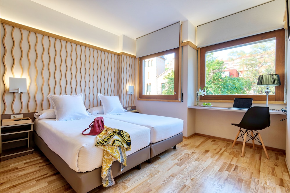 SUITE, KITCHENETTE