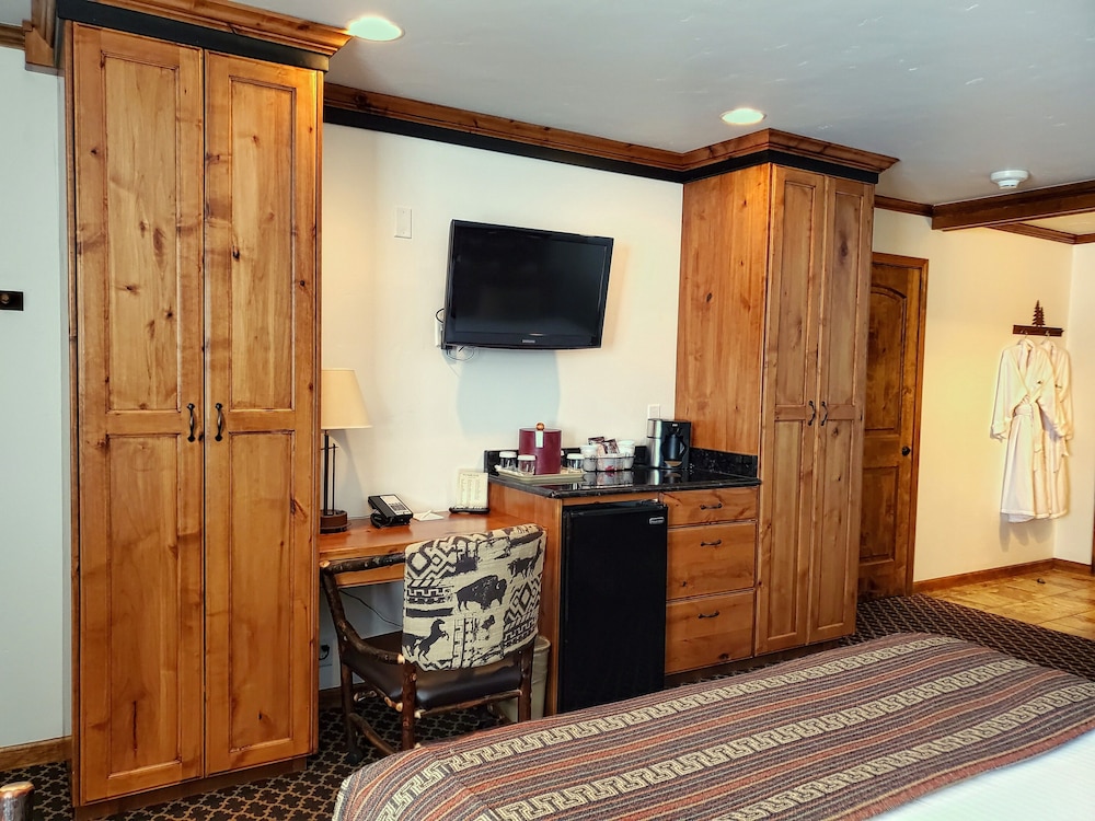 Parkway Inn 9/64