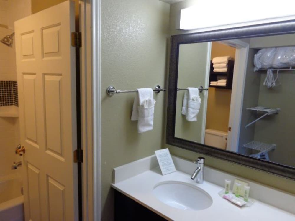 Staybridge Suites Co Springs Air Force Academy 14/60