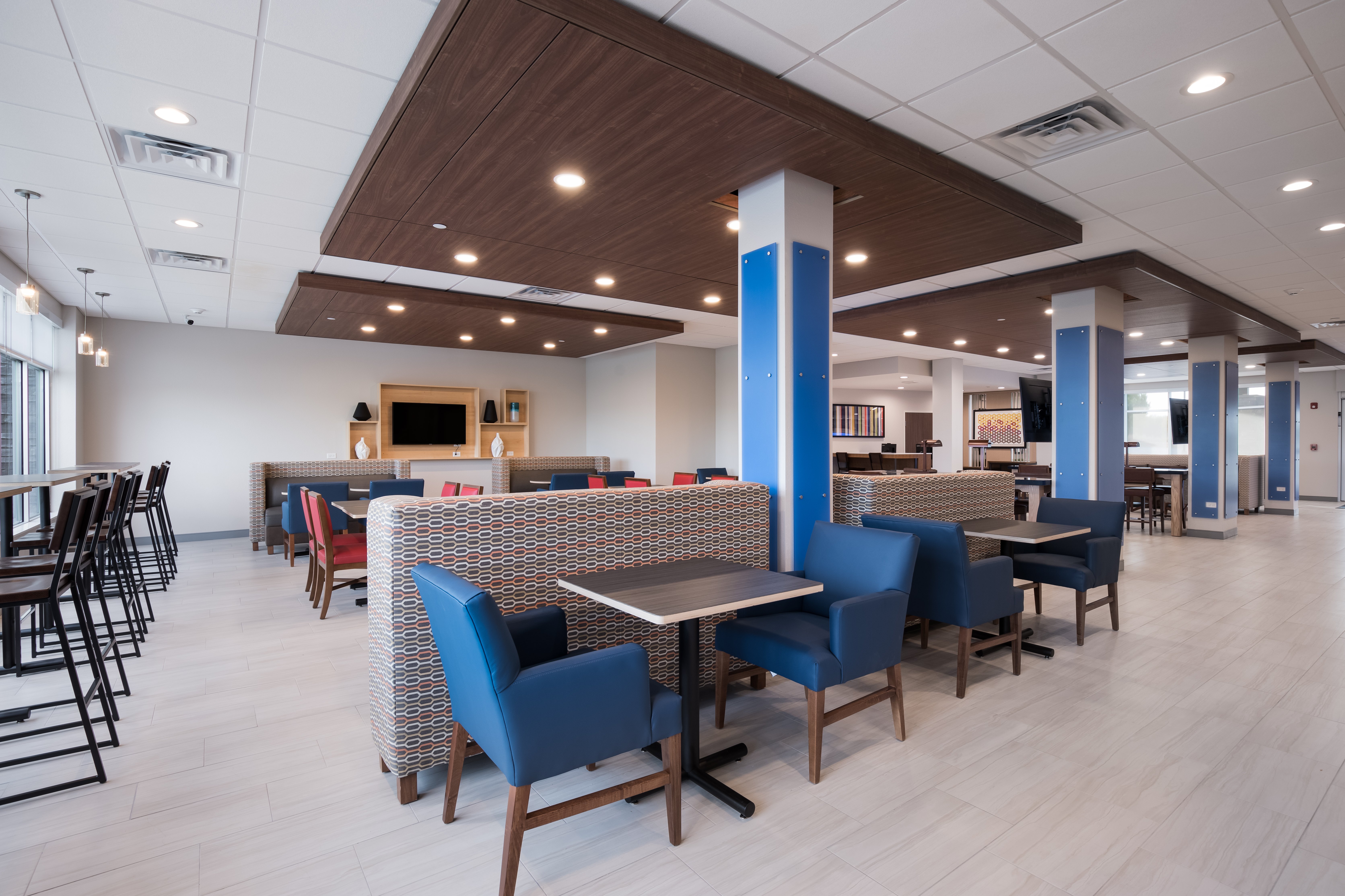 Holiday Inn Express And Suites Hoffman Estates 34/48