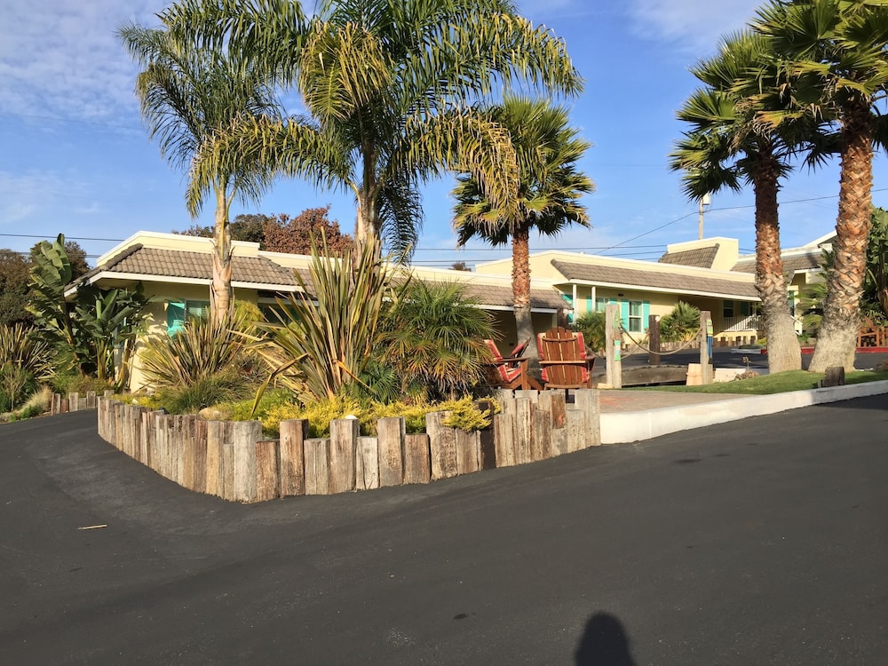 Beach Bungalow Inn and Suites 50/67