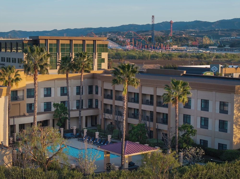 Courtyard Santa Clarita Valencia 5/49