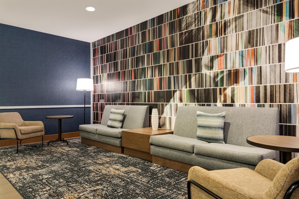 Hyatt Place Bloomington 36/64