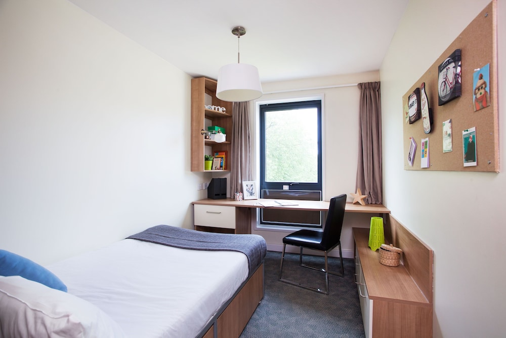 4 BEDROOMS, FAMILY, APARTMENT, KITCHEN
