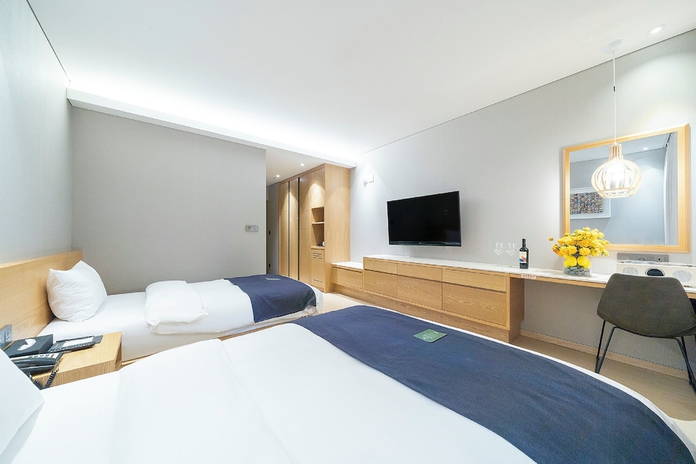 Gloucester Hotel Cheongju 11/37