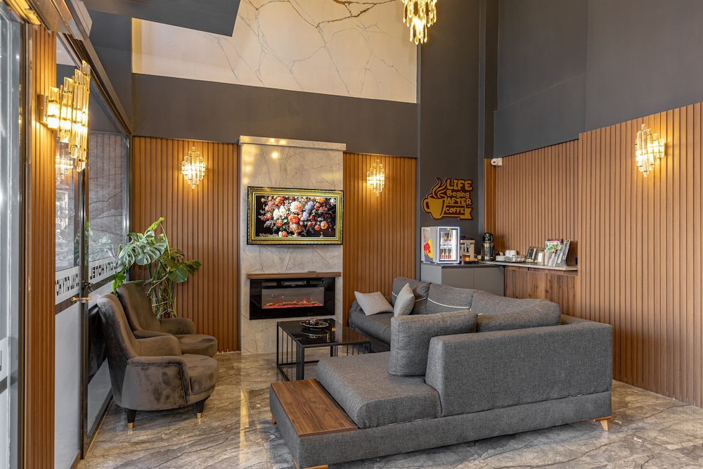 Loyal City Hotel 40/63