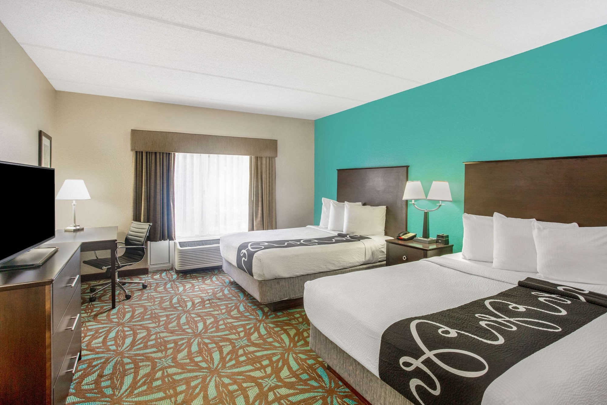 STANDARD, 2 QUEEN BEDS