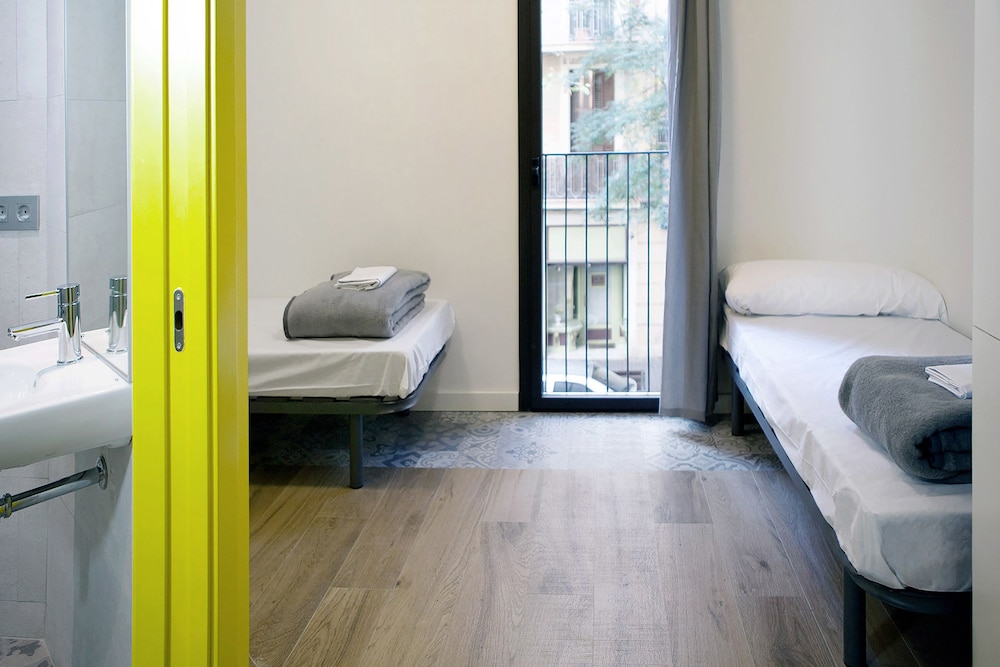 Meeting Point Hostels 25/34