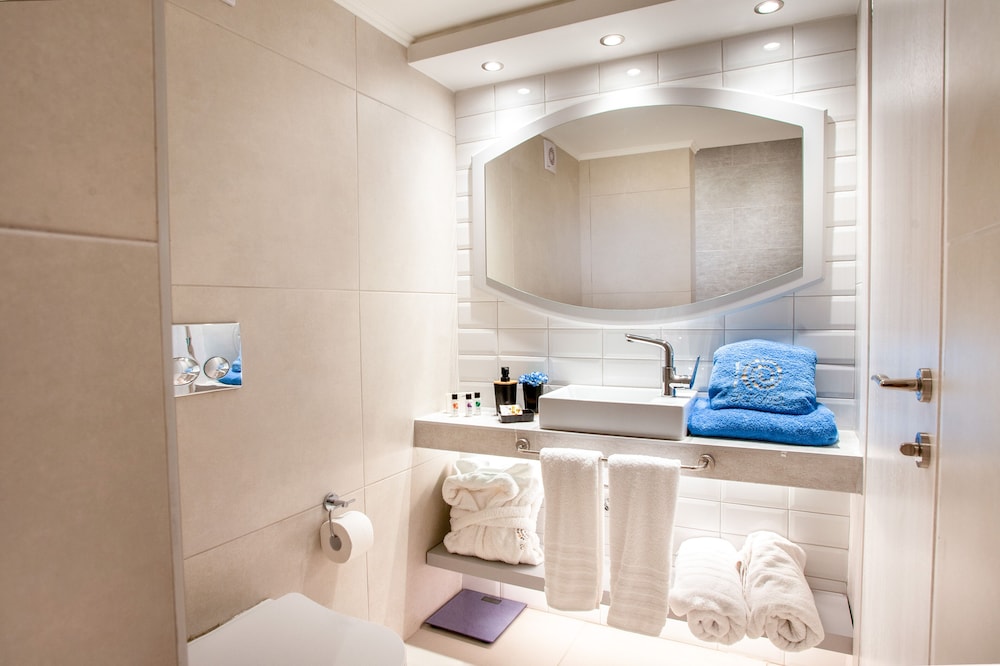 Acrotel Lily Ann Boutique Hotel 12/70