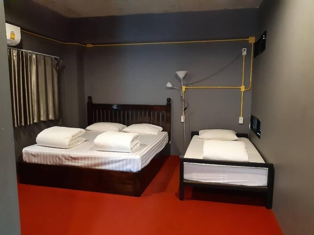 248 Street Hostel 10/50