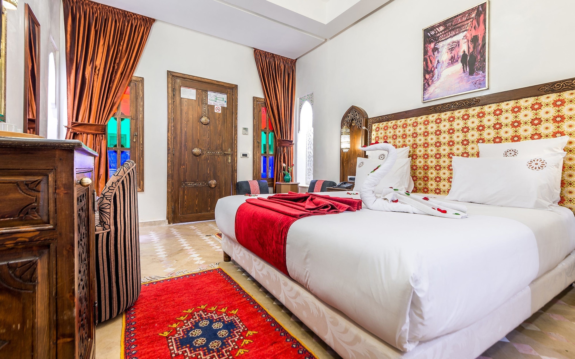 DELUXE, DOUBLE BED