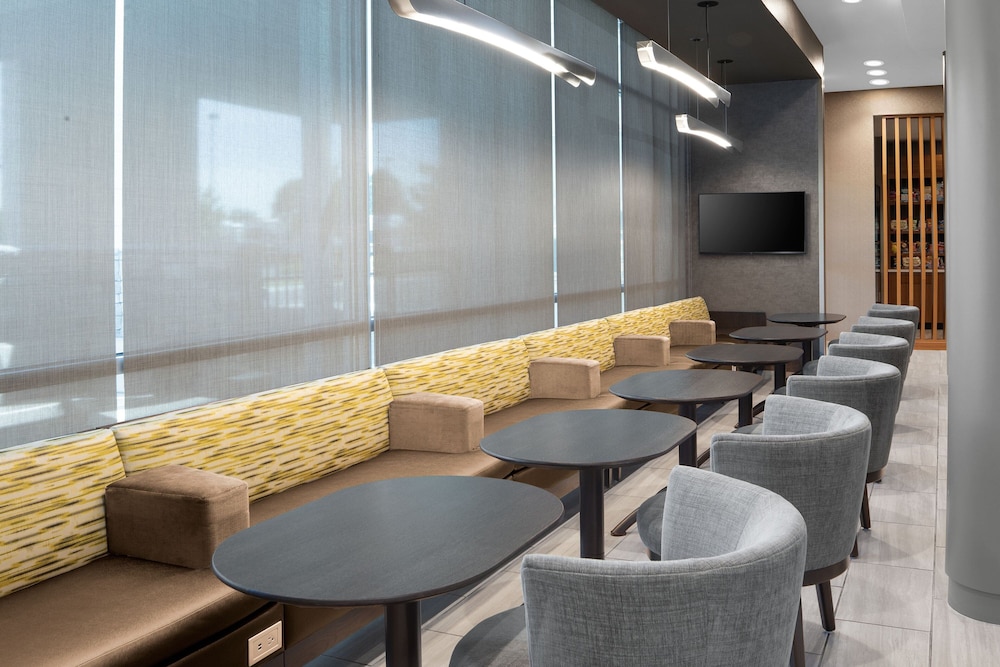 Springhill Suites By Marriott Roanoke North 22/26