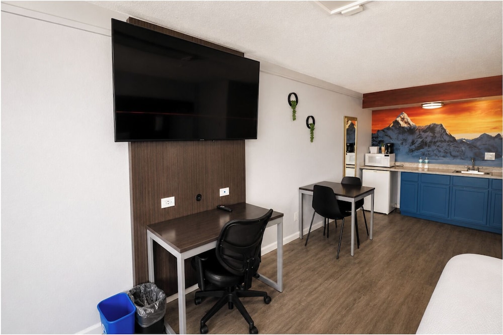 Envi Boutique Hotel 65/74