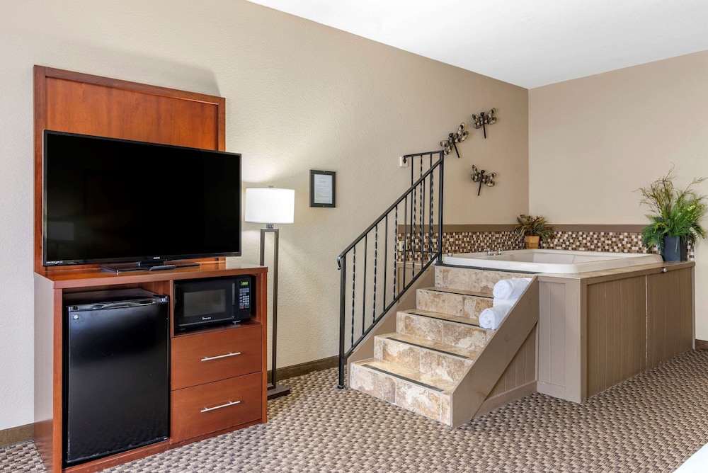 Comfort Inn and Suites Blue Ridge Ga 31/42