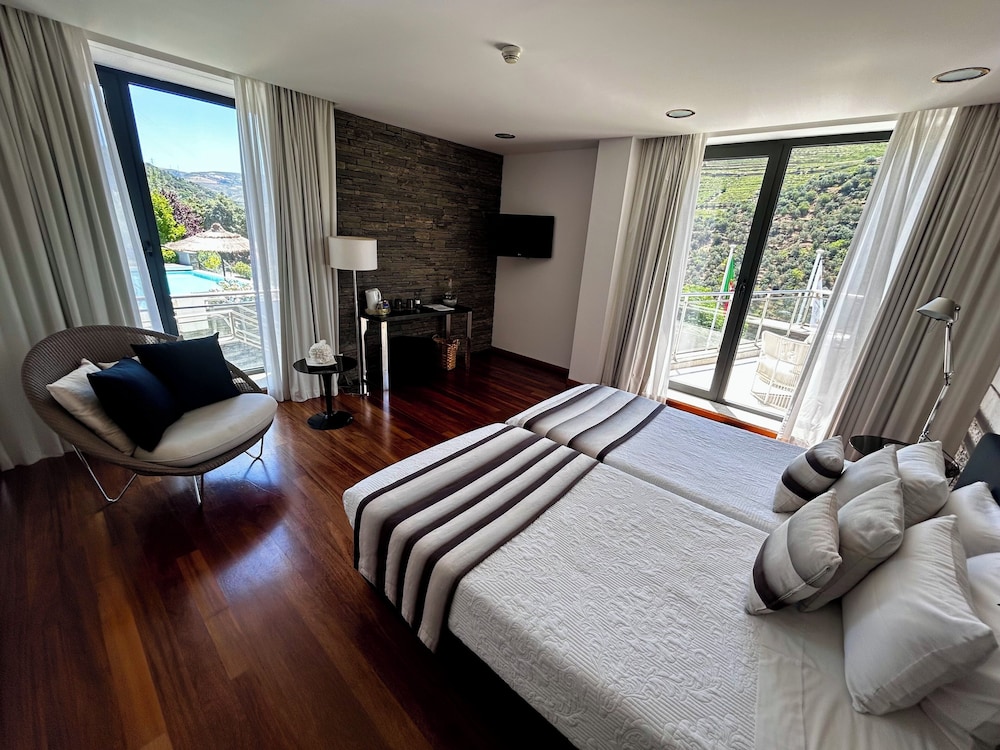 LBV HOUSE HOTEL 11/50