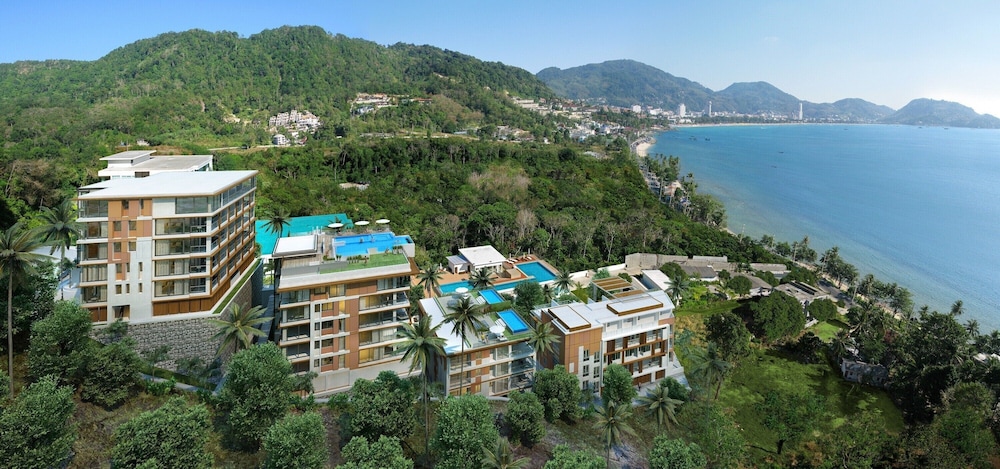 THE BAYCLIFF RESIDENCES 2/50
