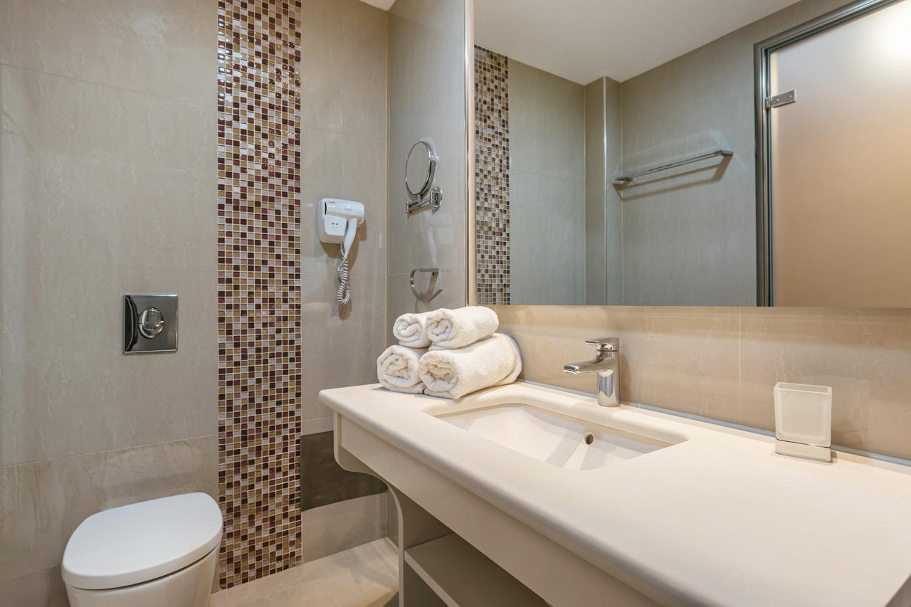 Alexandra Beach Resort & Spa 137/138