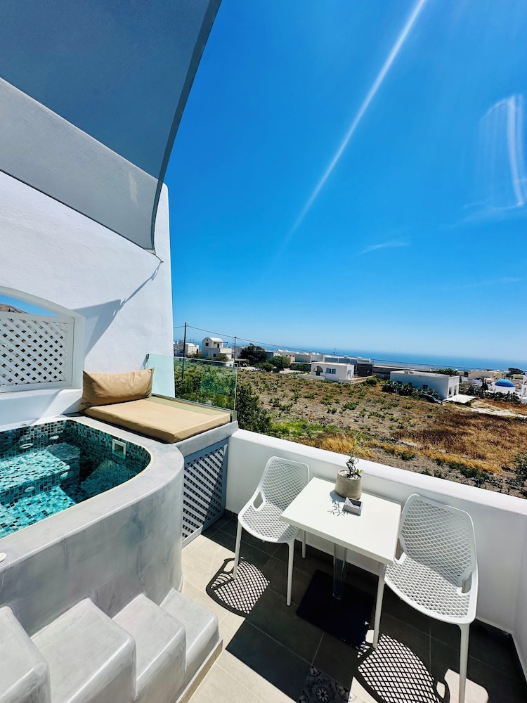 White Harmony Suites 38/69