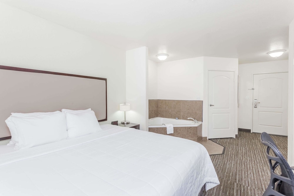 Hawthorn Suites By Wyndham Victorville 12/33