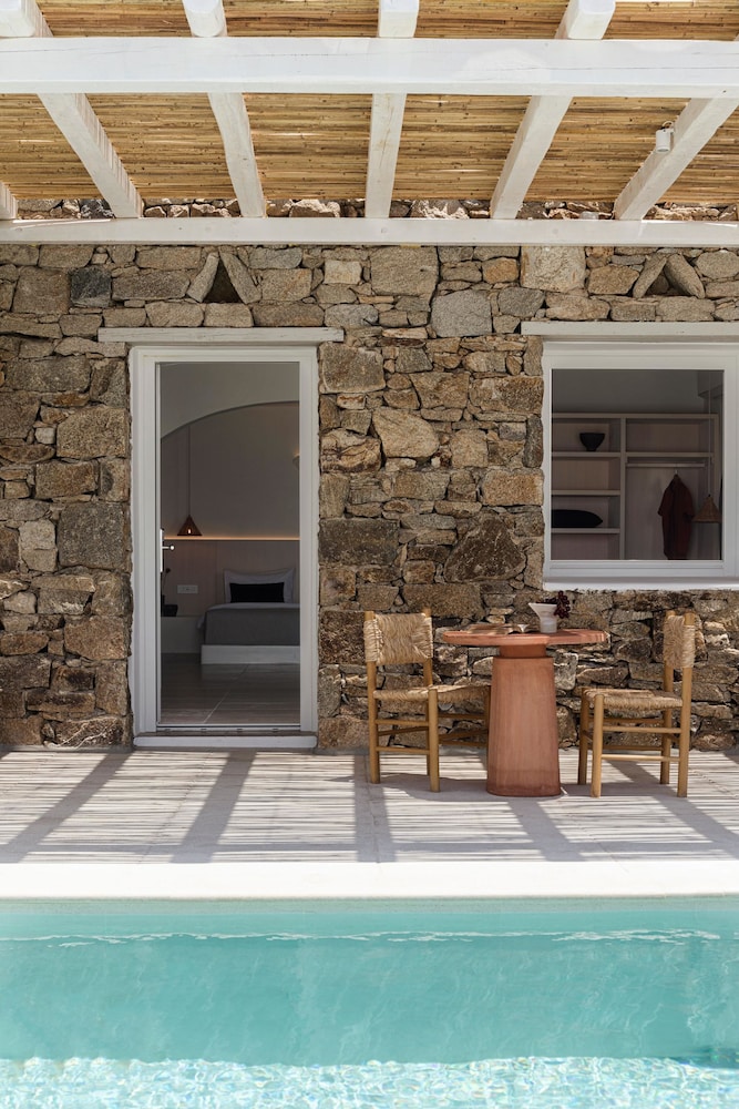 Porto Mykonos Hotel 43/69