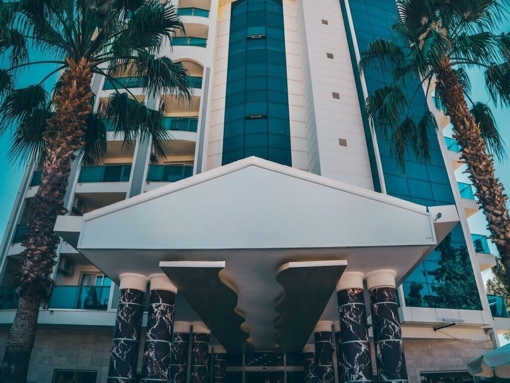 Coastlight Hotel 4/34