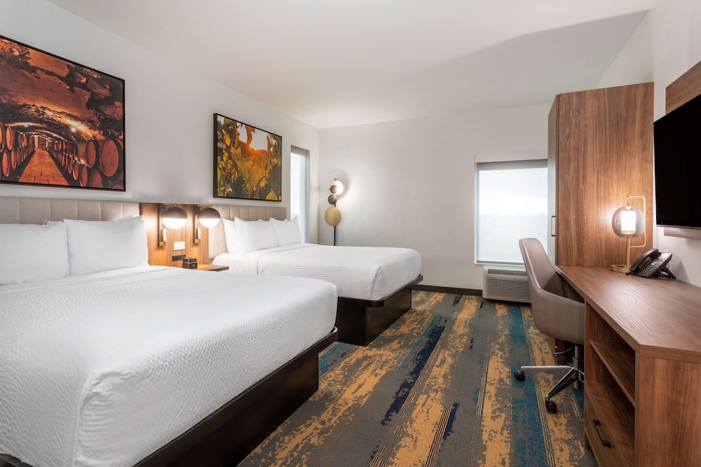 La Quinta Inn & Suites By Wyndham Galt Lodi North 26/56