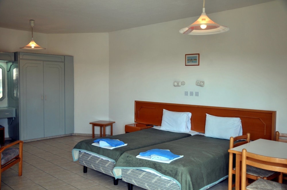 DebbieXenia Hotel Apartments 14/45
