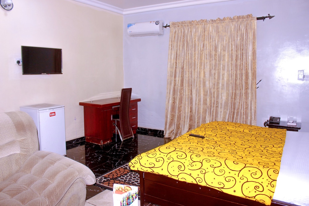 EMROSY HOTELS AND SUITES 43/50