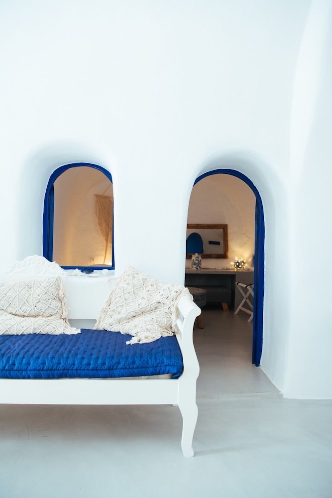 Blu Blanco Cave House 9/47