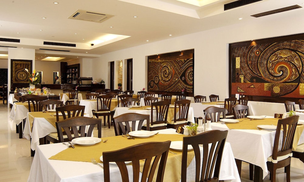 SAFARI BEACH HOTEL 33/48