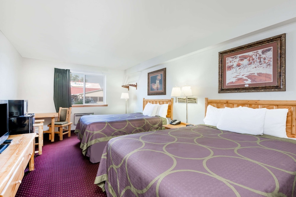 Super 8 by Wyndham Powell 8/18