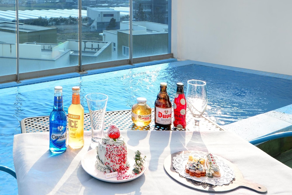 Seogwipo Dawa Pool Villa Pension 35/50
