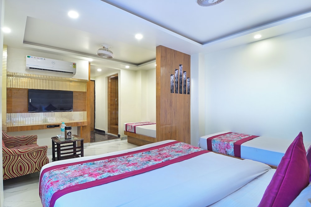 Hotel Glow Inn 25/50
