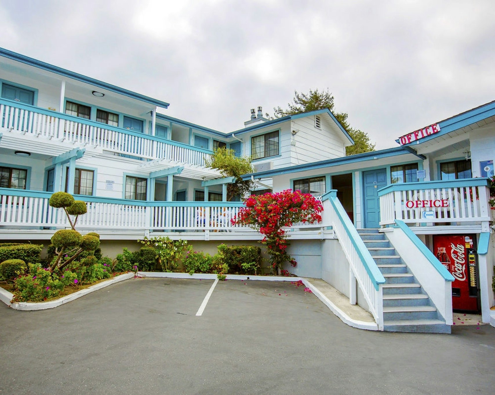 Arbor Inn Monterey 6/33