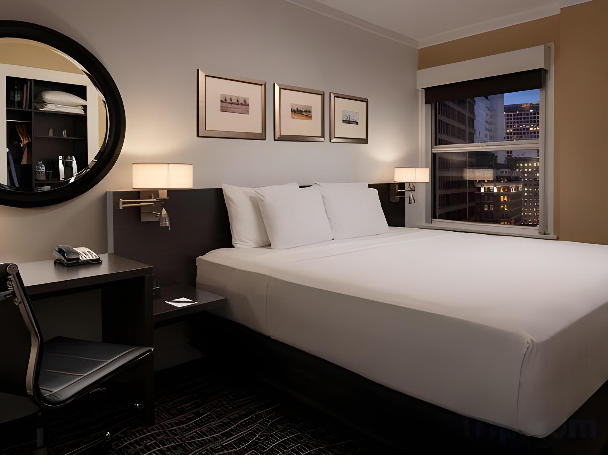 Deluxe, King Bed