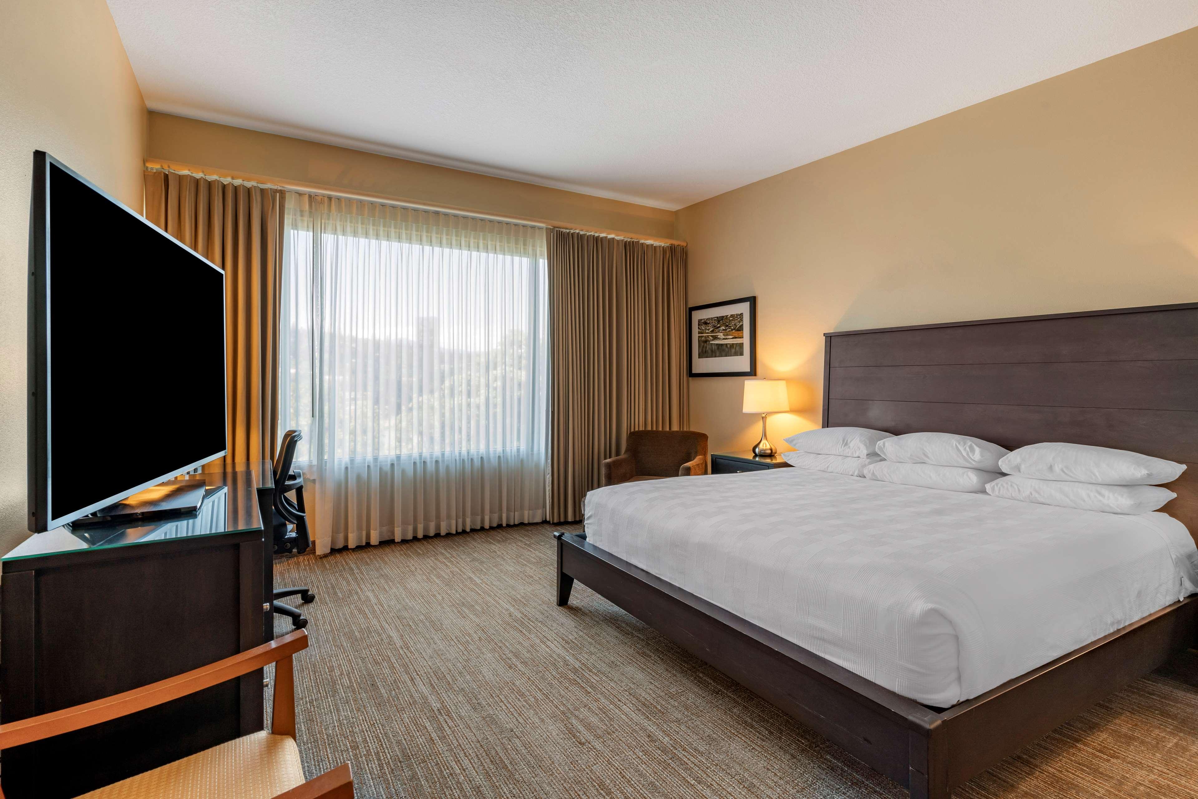 Room, King Bed, Executive Level, Adult Only