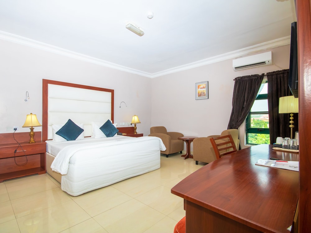 Denis Hotel 19/64