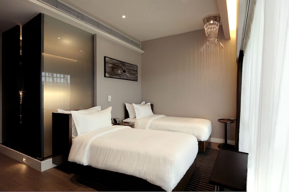 2 single bed standard international wing