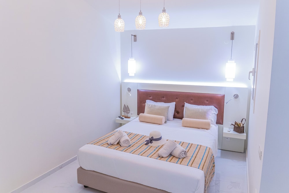 W Suites 24/70
