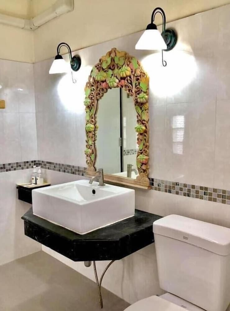 Lopburi Inn Hotel 42/46