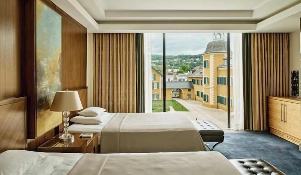 Infinity, Suite, King Bed, Sofa، FALKENSTEINER SCHLOSSHOTEL VELDEN 2/2